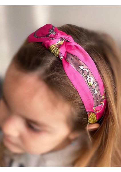 Saten Düğümlü Geniş Eşarp Fular Zincir Desenli Taç Kadın Çocuk Tacı Fuşya Pembe