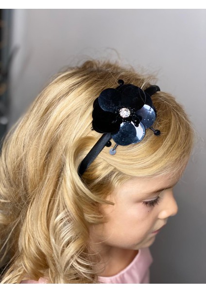 Iri Parlak Ayna Pullu Taşlı Özel Tasarım Çiçekli Saten Taç Siyah fiyatları