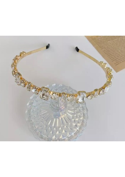 Trend Lüks Beyaz Kristal Sıra Taşlı Metal Gold Taç