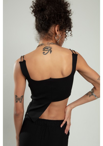 SİYAH KADIN SPOR OMUZDAN ZİNCİRLİ KUŞ GÖZÜ ZİNCİR BAĞLAMALI KARE YAKA TRİKO ATLET BÜSTİYER CROP TOP