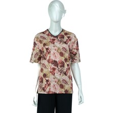 Oppland Kadın Yaprak Pastel Desenli Hafif V Yaka Kısa Kollu Tam Kalıp Normal Kesim Likralı Turlu Viskon Penye Kumaş Anne Bluz