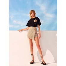 Akep Bisiklet Yaka Nakışlı Siyah Kadın T-Shirt TSKD01228