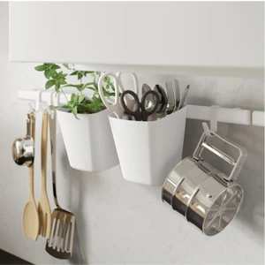 Sunnersta 60 cm Kancalı Duvar Rayı – Mutfak ve Banyo için Suya Dayanıklı Beyaz Plastik Askı Organizer