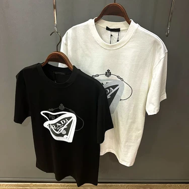 Prada Göğüs Baskılı T-Shirt Fiyatı - Taksit Seçenekleri
