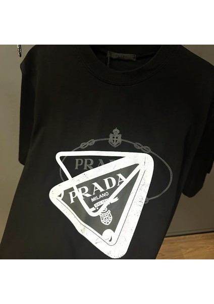 Göğüs Baskılı T-Shirt fiyatları
