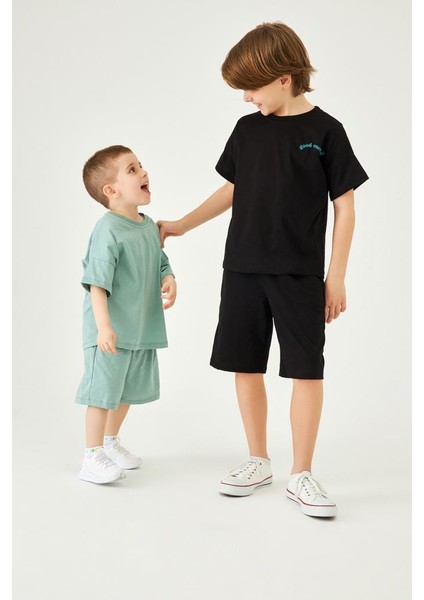 Bisiklet Yaka Düşük Omuz Basic Nakışlı Şortlu Unisex Çocuk Ikili Takım Yeşil