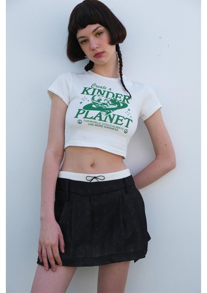 Create A Kinder Planet Baskılı Beyaz Crop fırsatları