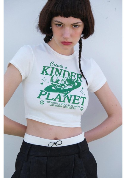 Create A Kinder Planet Baskılı Beyaz Crop indirimleri
