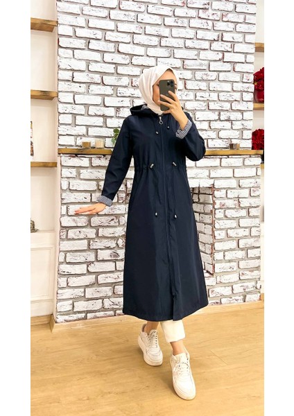 Lacivert Içi Çizgili ve Kendinden Astarlı Su Geçirmez Kadın Trençkot indirimleri