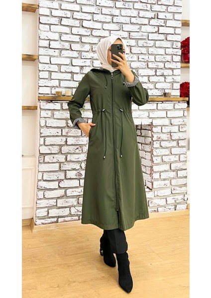 Haki Içi Çizgili ve Kendinden Astarlı Su Geçirmez Kadın Trençkot