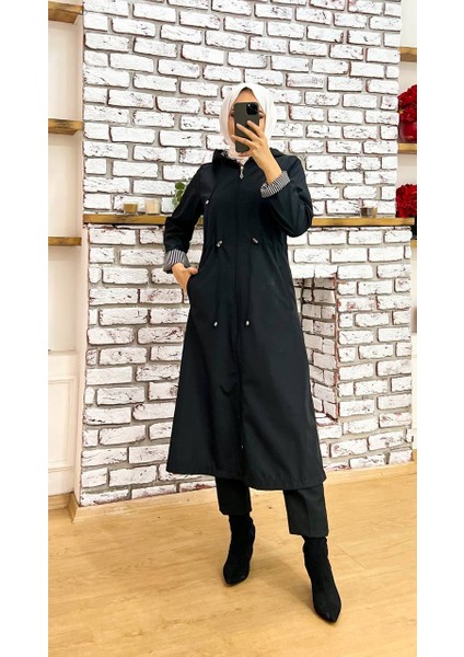 Siyah Içi Çizgili ve Kendinden Astarlı Su Geçirmez Kadın Trençkot fırsatları