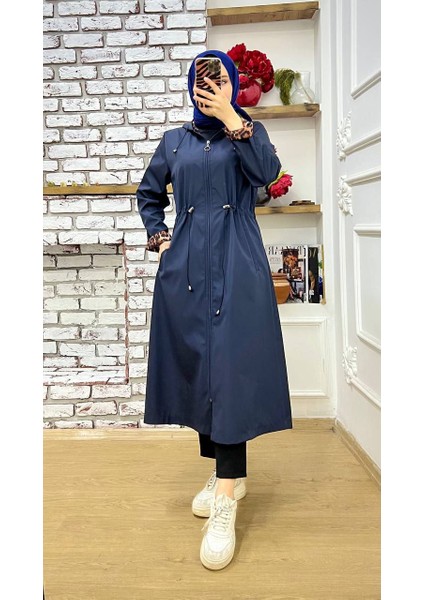 Lacivert Içi Leopar Desenli ve Kendinden Astarlı Su Geçirmez Kadın Trençkot