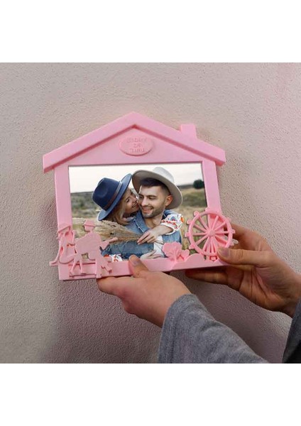 Yatay Ev Görünümlü Renkli Fotoğraf Çerçevesi fırsatları