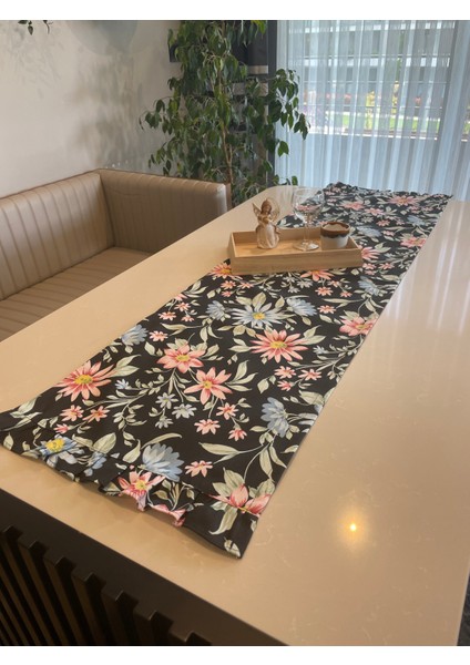 Dertsiz Leke Tutmaz Vintage Fırfırlı Siyah Çiçekli Runner