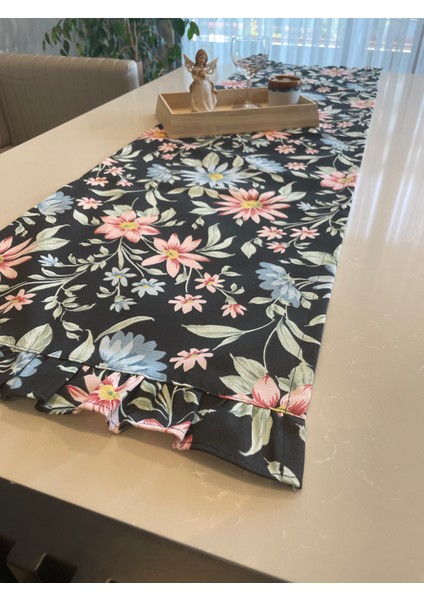 Dertsiz Leke Tutmaz Vintage Fırfırlı Siyah Çiçekli Runner fırsatları