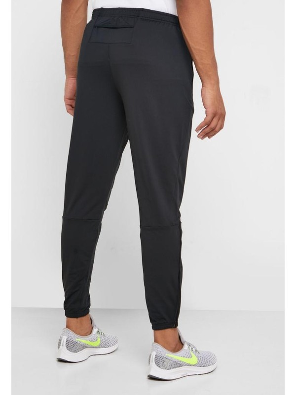 nike phenom essential