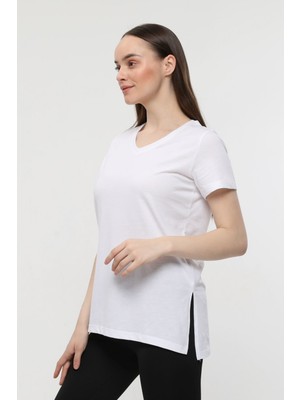 Defy's Kadın V Yaka Kısa Kollu Arkası Uzun Regular Fit Basic Tişört Beyaz
