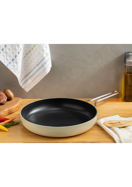 English Home Excellence Alüminyum Non-Stick Tava 26 cm Krem