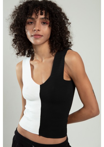 Beyaz-siyah Iki Renkli Kadın Spor Askılı V Yaka Yığma Desen Triko Atlet Crop Top Bluz SFYZ1004
