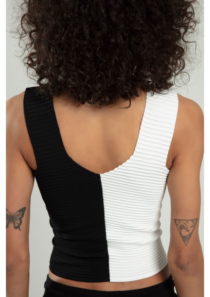 Beyaz-siyah Iki Renkli Kadın Spor Askılı V Yaka Yığma Desen Triko Atlet Crop Top Bluz SFYZ1004