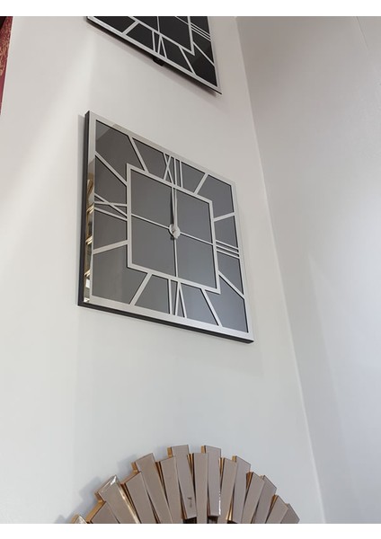 Silver Quare Smoked Model Gümüş Füme Renk 60 Cm x 60 Cm Dekoratif Aynalı Duvar Saati