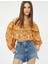 Etnik Desenli Crop Bluz Omzu Açık Fırfırlı 1