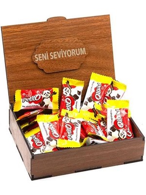 Nostaljik Lezzetler Sevgililer Gününe Özel Ahşap  Kutusunda 24 Adet Petito ( Seni Seviyorum Yazılı )