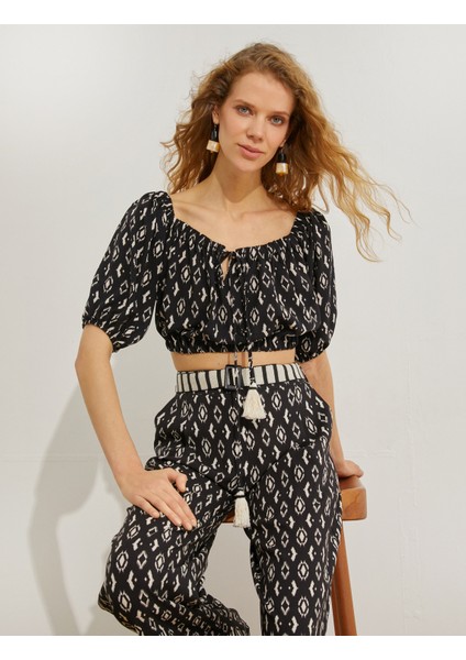Crop Bluz Etnik Baskılı Lastik Detaylı