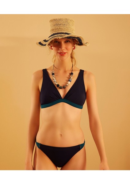 Üçgen Bikini Üstü