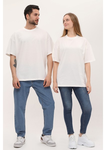 Unisex Kırık Beyaz Oversize Bol Kalıp Basic T-Shirt (Sevgili Çift Kombini Tavsiyesi)