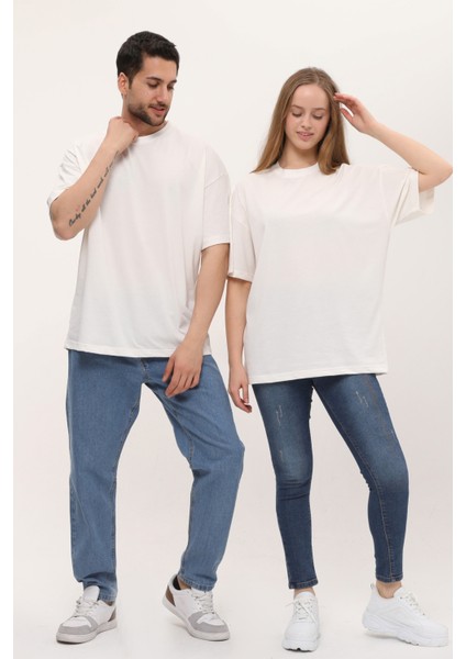 Unisex Kırık Beyaz Oversize Bol Kalıp Basic T-Shirt (Sevgili Çift Kombini Tavsiyesi)