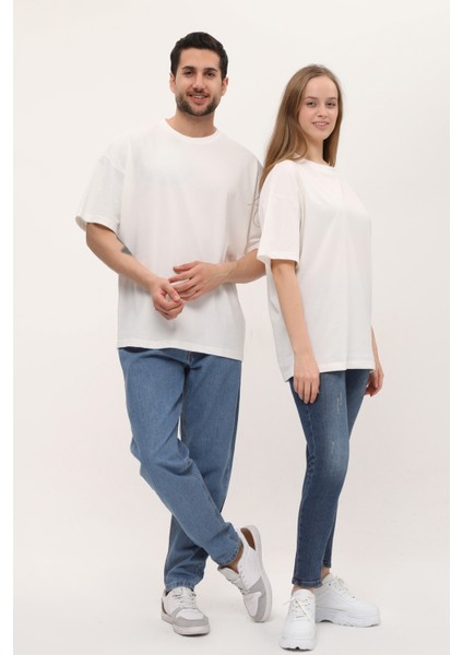 Unisex Kırık Beyaz Oversize Bol Kalıp Basic T-Shirt (Sevgili Çift Kombini Tavsiyesi)