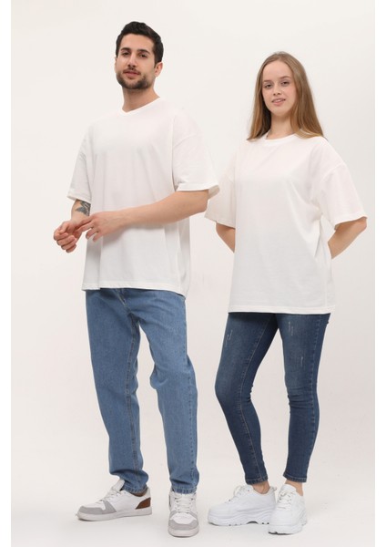 Unisex Kırık Beyaz Oversize Bol Kalıp Basic T-Shirt (Sevgili Çift Kombini Tavsiyesi) fırsatları