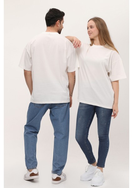 Unisex Kırık Beyaz Oversize Bol Kalıp Basic T-Shirt (Sevgili Çift Kombini Tavsiyesi) indirimleri