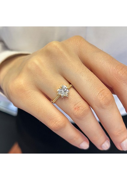 Altın Lotus Çiçeği Kalp Tektaş Yüzük