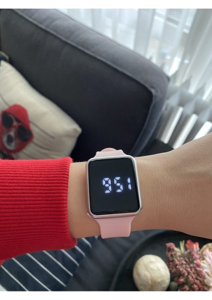 Unisex Dokunmatik Kol Saati Renkli Kasa ve Kordon Suya Dayanıklı Plastik Malzeme