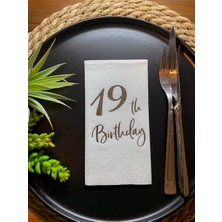 Kidspartim Gümüş Yaldızlı Beyaz On Dokuz Yaş Bırthday Garson Katlama Peçete 16 Lı