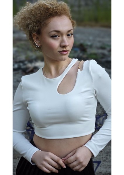 Zincir Detaylı Crop Bluz