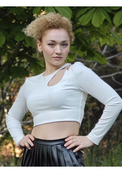 Zincir Detaylı Crop Bluz
