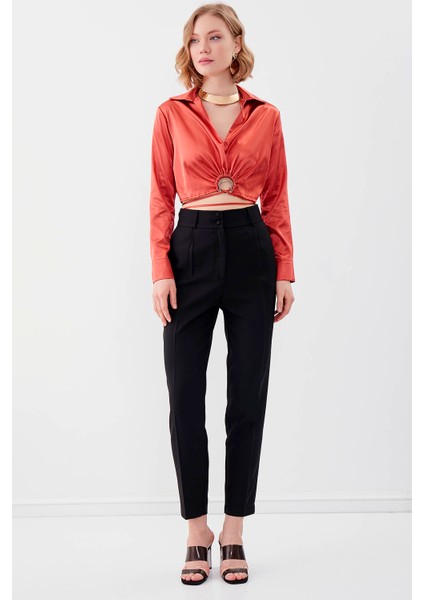 Bel Kısmı Detaylı Crop Saten Bluz