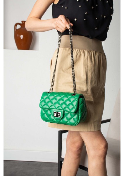 Kadın Kapitone Desenli Zincir Askılı Astarlı Çanta LF-5014 fiyatları