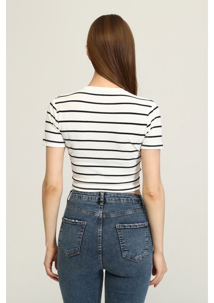 Kadın Ekru Bisiklet Yaka Basic Crop T-Shirt fırsatları