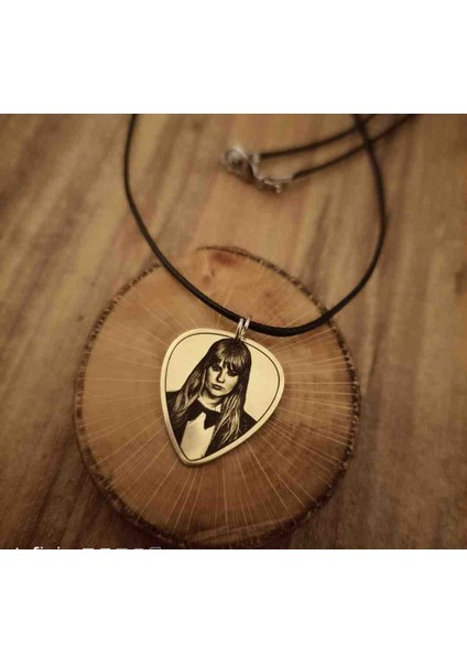 Máneskin Victoria De Angelis Pena Kolye