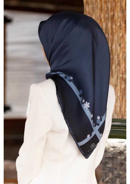 Tivil Indigo-Lacivert Çiçek Çerçeve Desenli Ipek Eşarp 50318-0031-0033