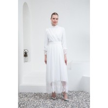 Livanomi Kolları ve Eteği Dantelli Beyaz Tesettür Abiye Elbise