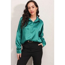 Hazelin Kadın Yeşil Oversize Dökümlü Saten Yüzeyli Gömlek HZL23S-BD139851
