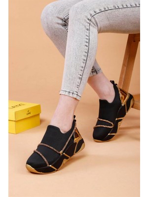 Layki Kadın Siyah Altın Renkli Yürüyüş Ayakkabısı Taşlı Detaylı Düz Taban ile Rahat Kullanım