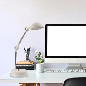 Beyaz LED Masa Lambası – Modern Tasarım, Ayarlanabilir Parlaklık ve Enerji Tasarruflu Aydınlatma