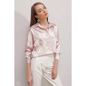 Kadın Krem Oversize Dökümlü Saten Yüzeyli Gömlek HZL23S-BD139851