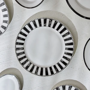 Damalı Porselen Servis Tabağı 27 cm